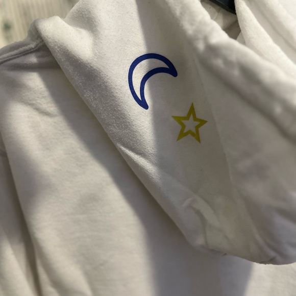 LARRAY girlies merch. - Picture 3 of 3